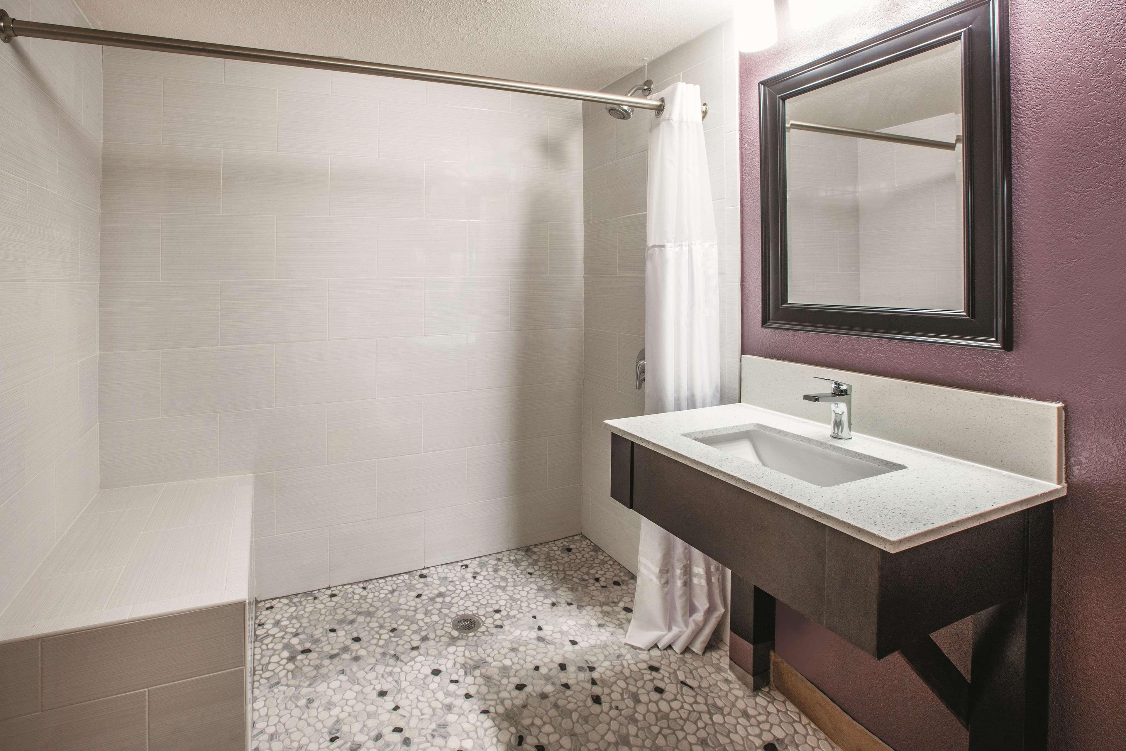 Hotel La Quinta By Wyndham Sturbridge Exterior foto