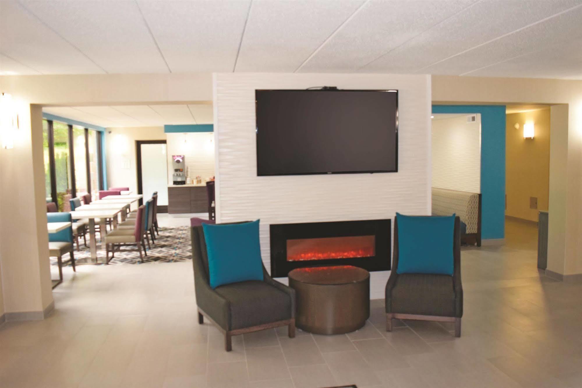 Hotel La Quinta By Wyndham Sturbridge Exterior foto